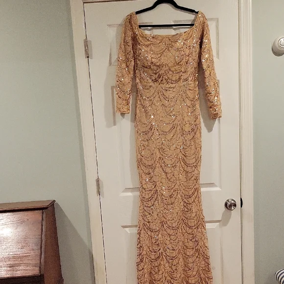 Elegant Gold Sequin Evening Gown - Picture 1 of 16